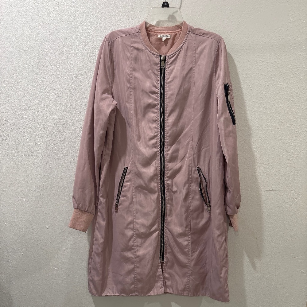 B-Sharp, long pink overcoat. Fully lined. Size Medium Zip up.